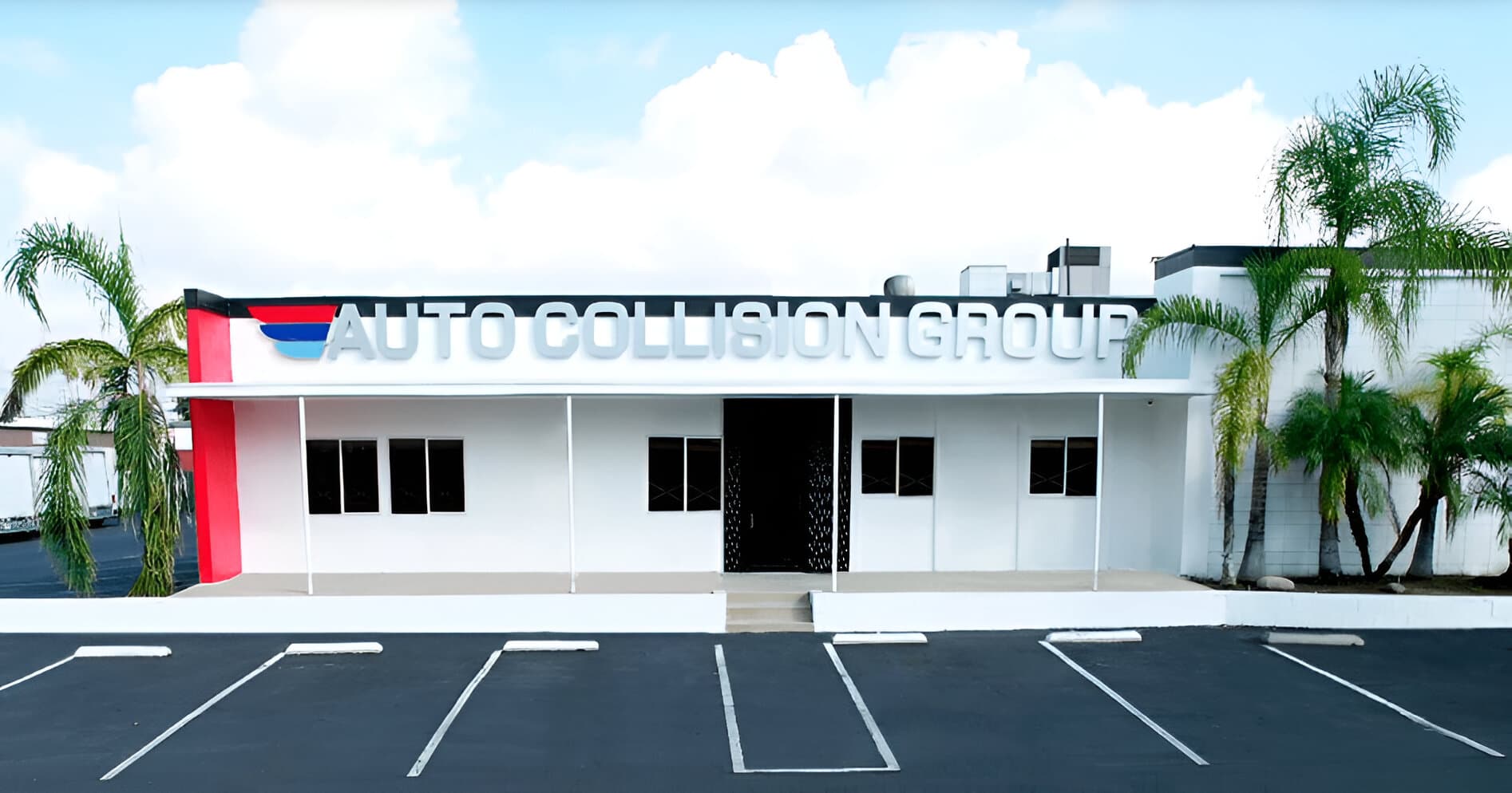 Exterior del taller certificado de Auto Collision Group en Covina